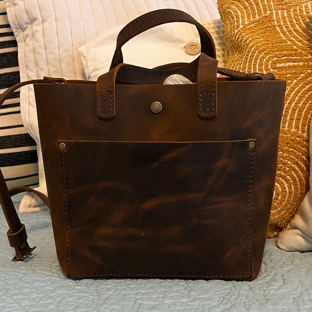 Portland Leather Goods Brown leather mini crossbody Bag color CANYON